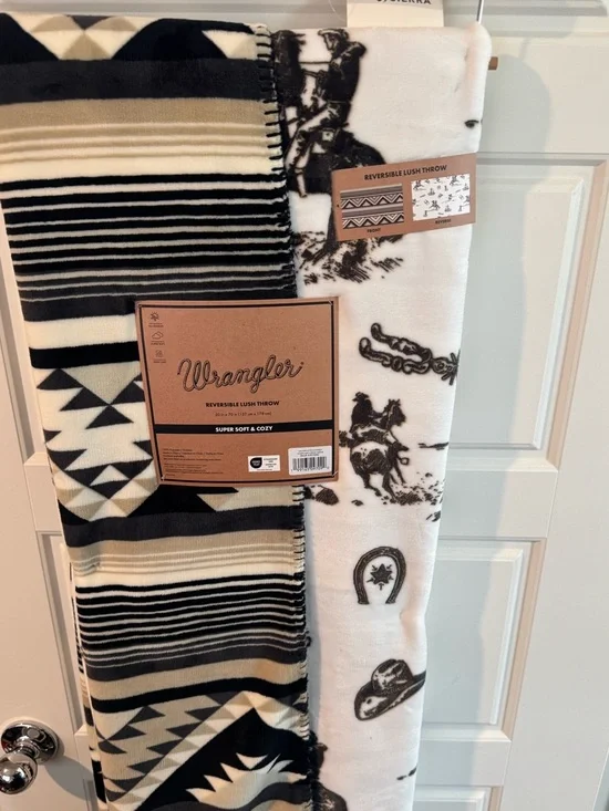 Wrangler Black and Cream Aztec + Western scene Reversible Throw - NWT - Picture 4 of 5